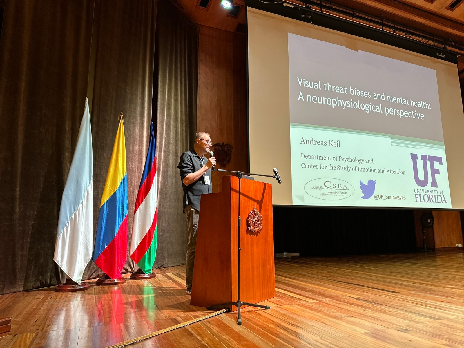 Entre el 17 y el 22 de abril el Dr. Andreas Keil, docente e investigador de la Universidad de Florida, realizó una visita académica al Laboratorio de Neurociencias. La visita del investigador fue posible gracias al apoyo del ICETEX.